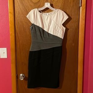 Nice dress zipper on the side